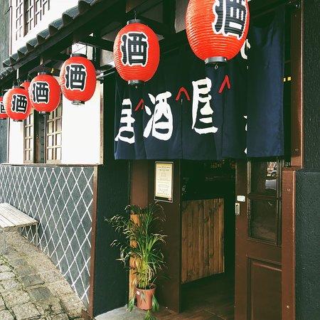 Mulher bêbada é levada a hotel por dois homens e deixada inconsciente