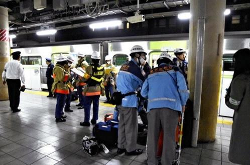 Mulher de 20 anos esfaquea quatro homens em estação Akihabara