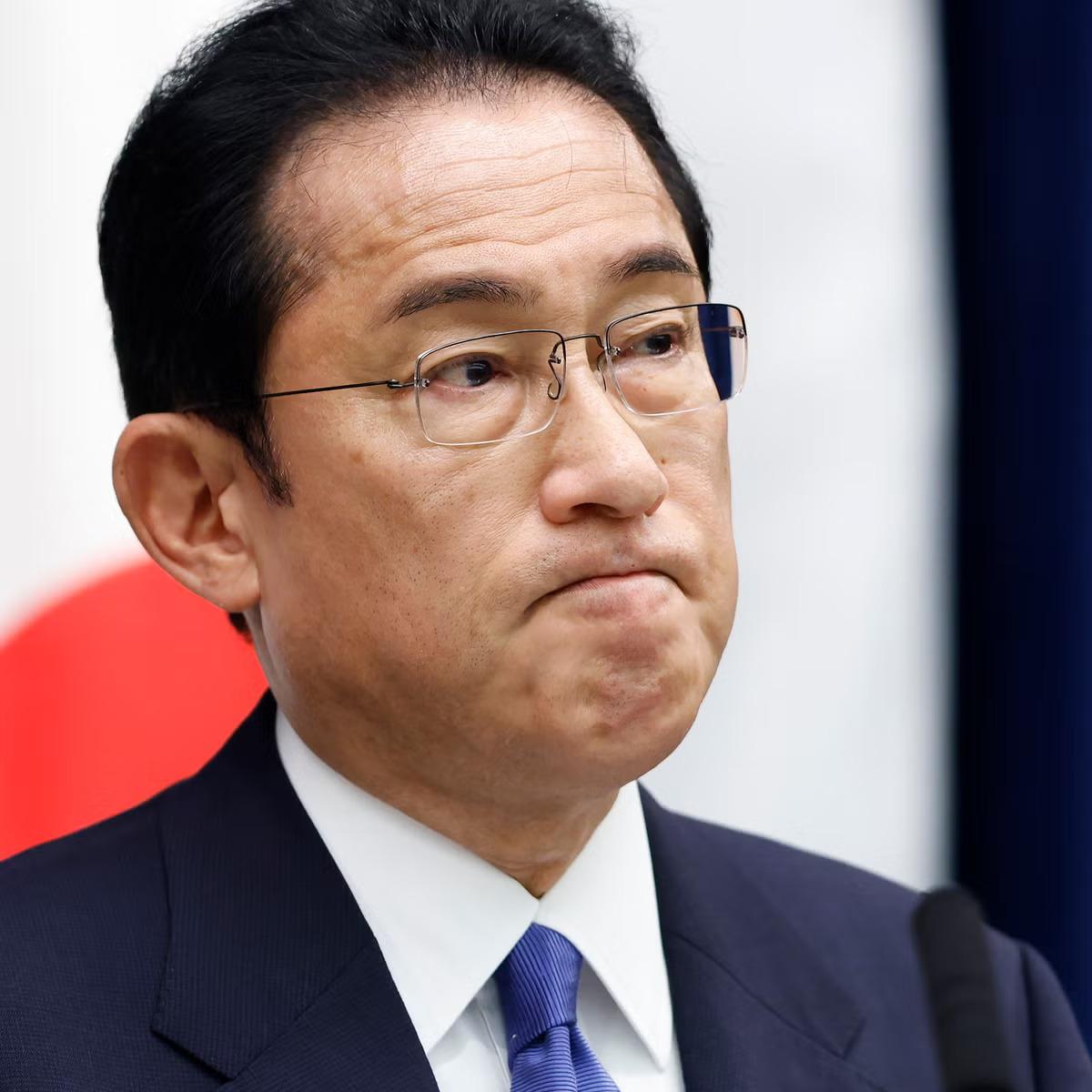 Kishida Fumio encontra-se em uma situação difícil devido à falta de clareza em torno do escândalo dos fundos secretos