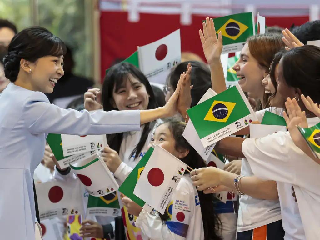 Enquanto Ishiba endurece, princesa Kako estende a mão ao Brasil — um gesto de nobreza em tempos de tensão política