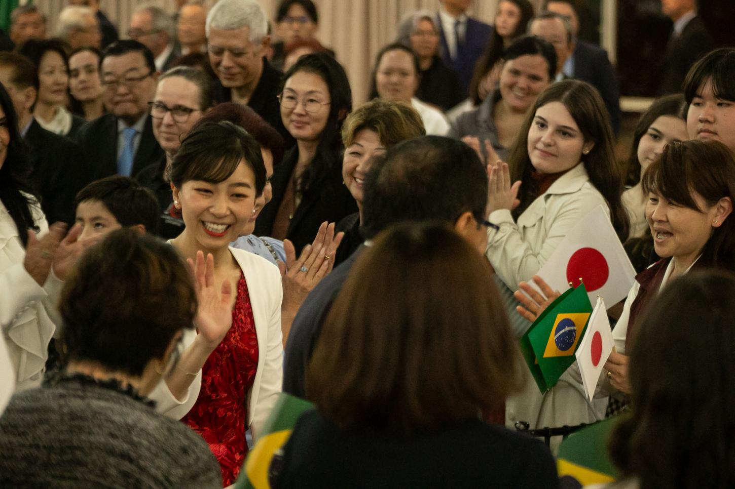 Princesa Kako de Akishino exalta memória dos imigrantes japoneses em visita a Maringá