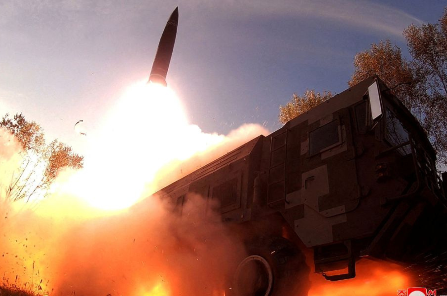 Coreia do Norte lança cerca de 10 mísseis balísticos em direção ao Mar do Japão