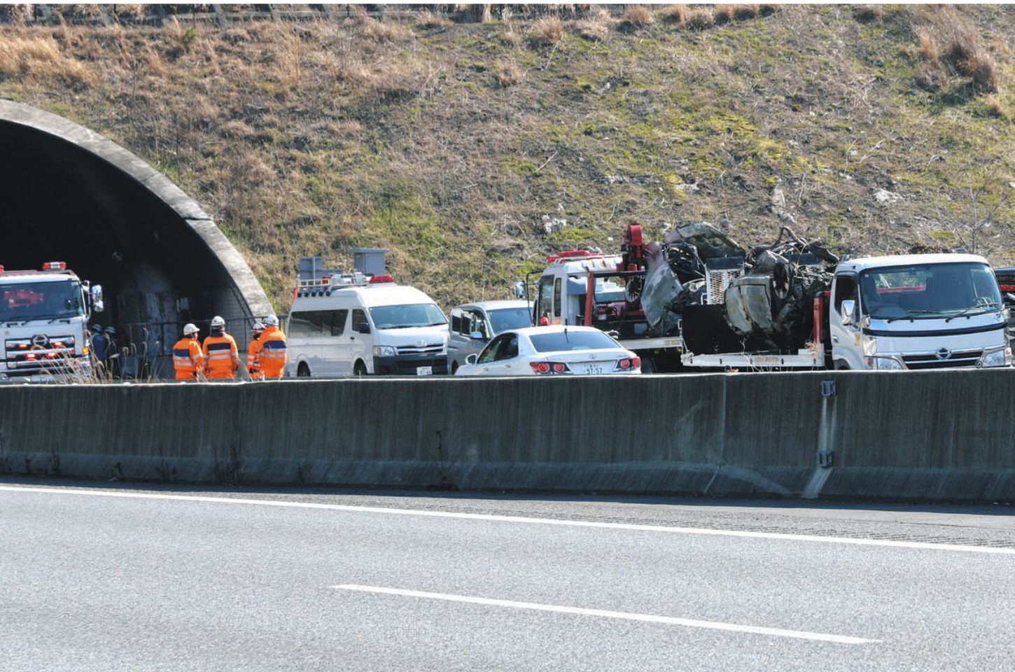 Tragédia na rodovia: acidente com incêndio mata seis pessoas, incluindo três crianças, no Japão