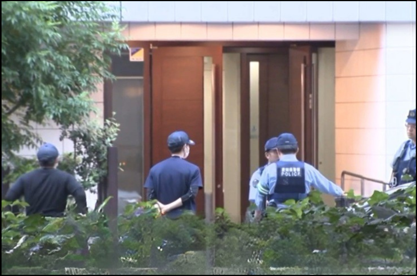 Homem tem prisão decretada após saltar de prédio e causar morte de pedestre em Nagoya